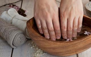 Какие делать ванночки для укрепления ногтей и их роста